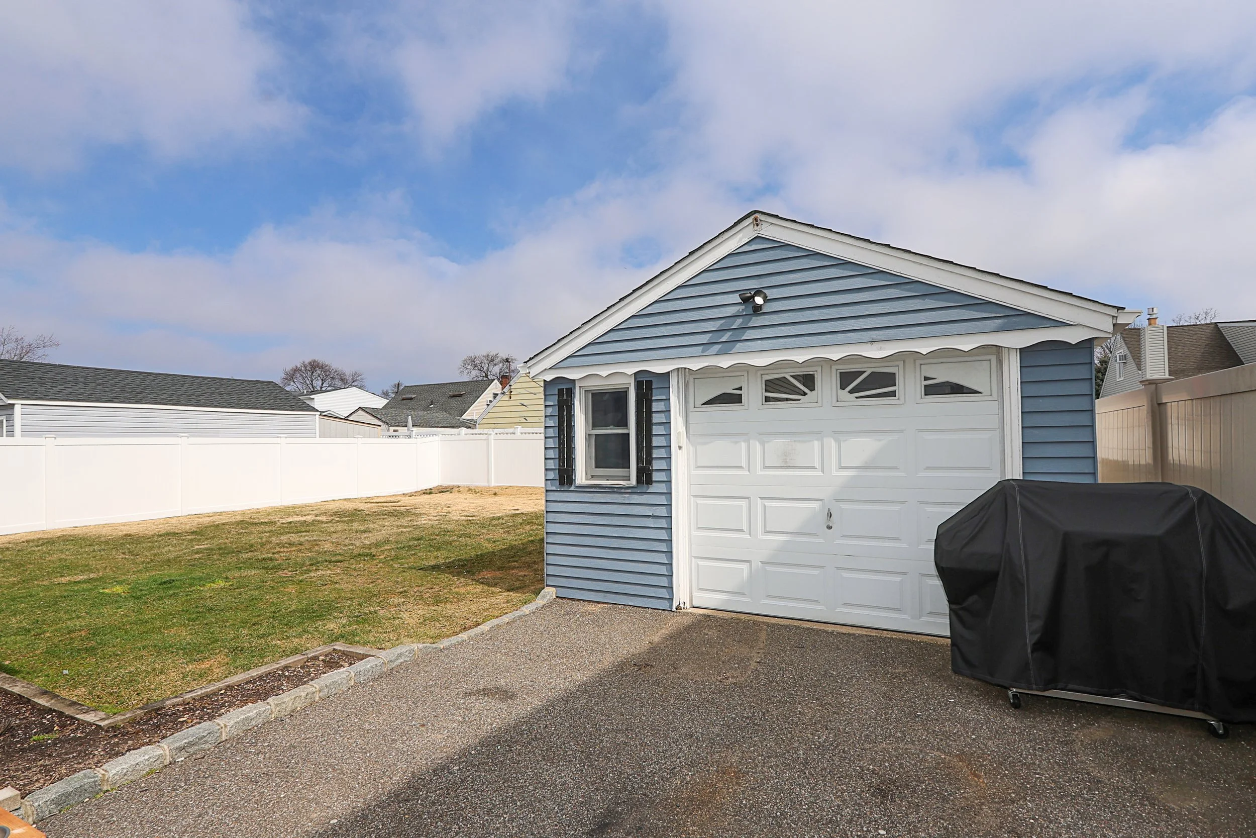 2667 Riverside Ave, Merrick 21.JPG