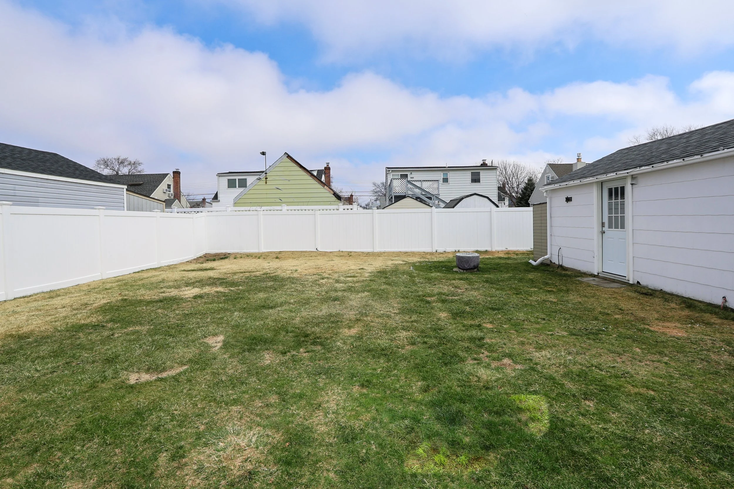 2667 Riverside Ave, Merrick 23.JPG