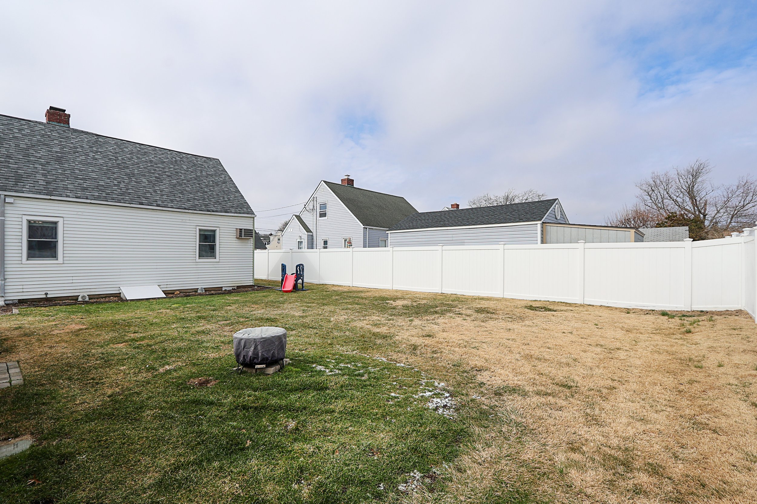 2667 Riverside Ave, Merrick 26.JPG