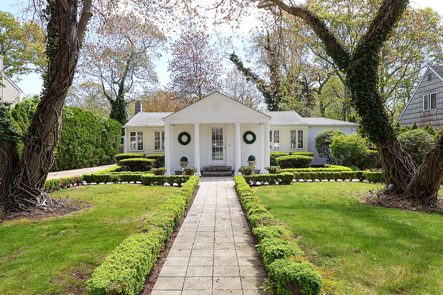 45 Holiday Blvd, Center Moriches 3.JPG