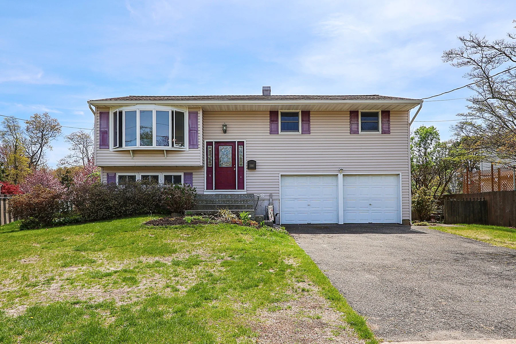 104 Utica St, Bay Shore 2.JPG