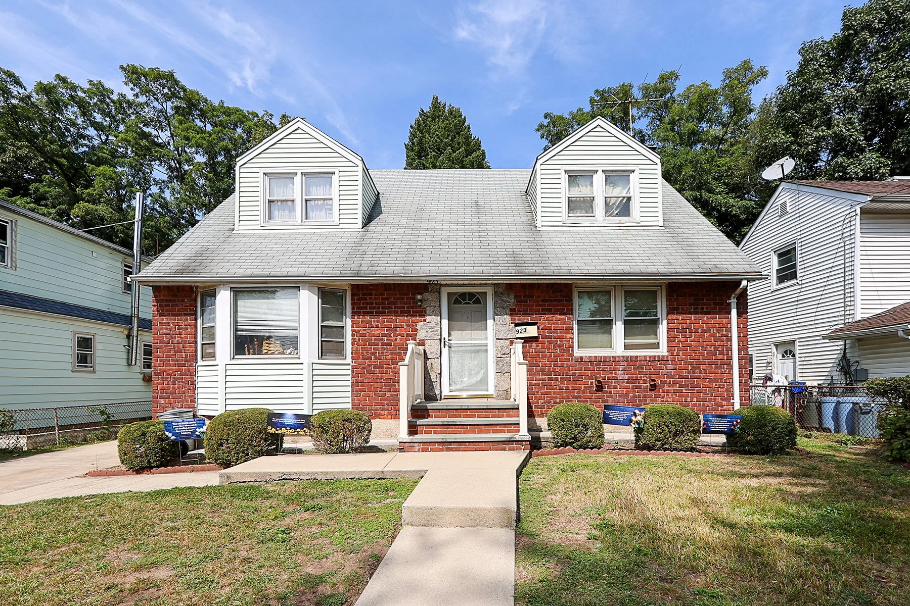 923 Broadway, Westbury 2.JPG