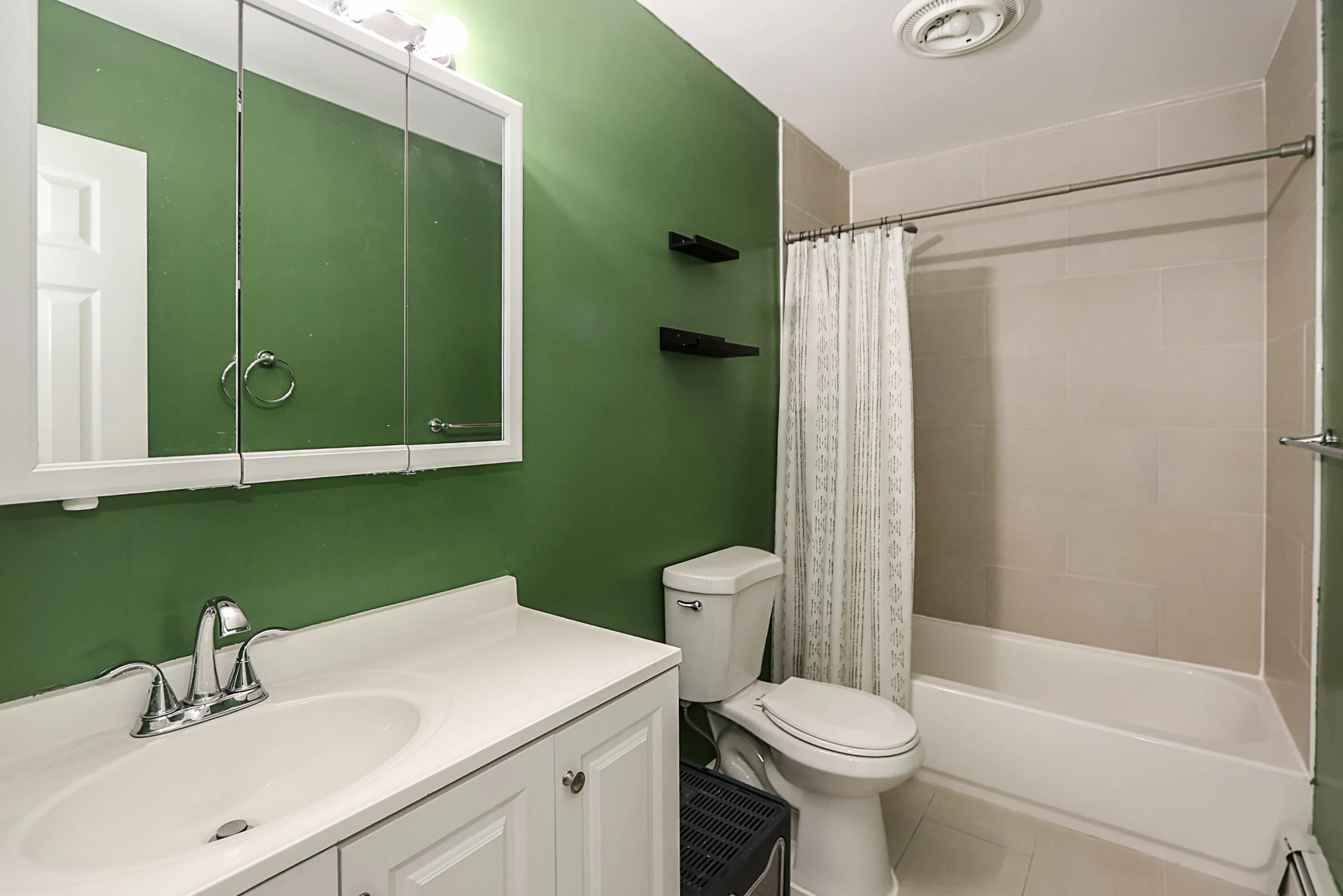 4 Naples Ave, Central Islip 23.JPG