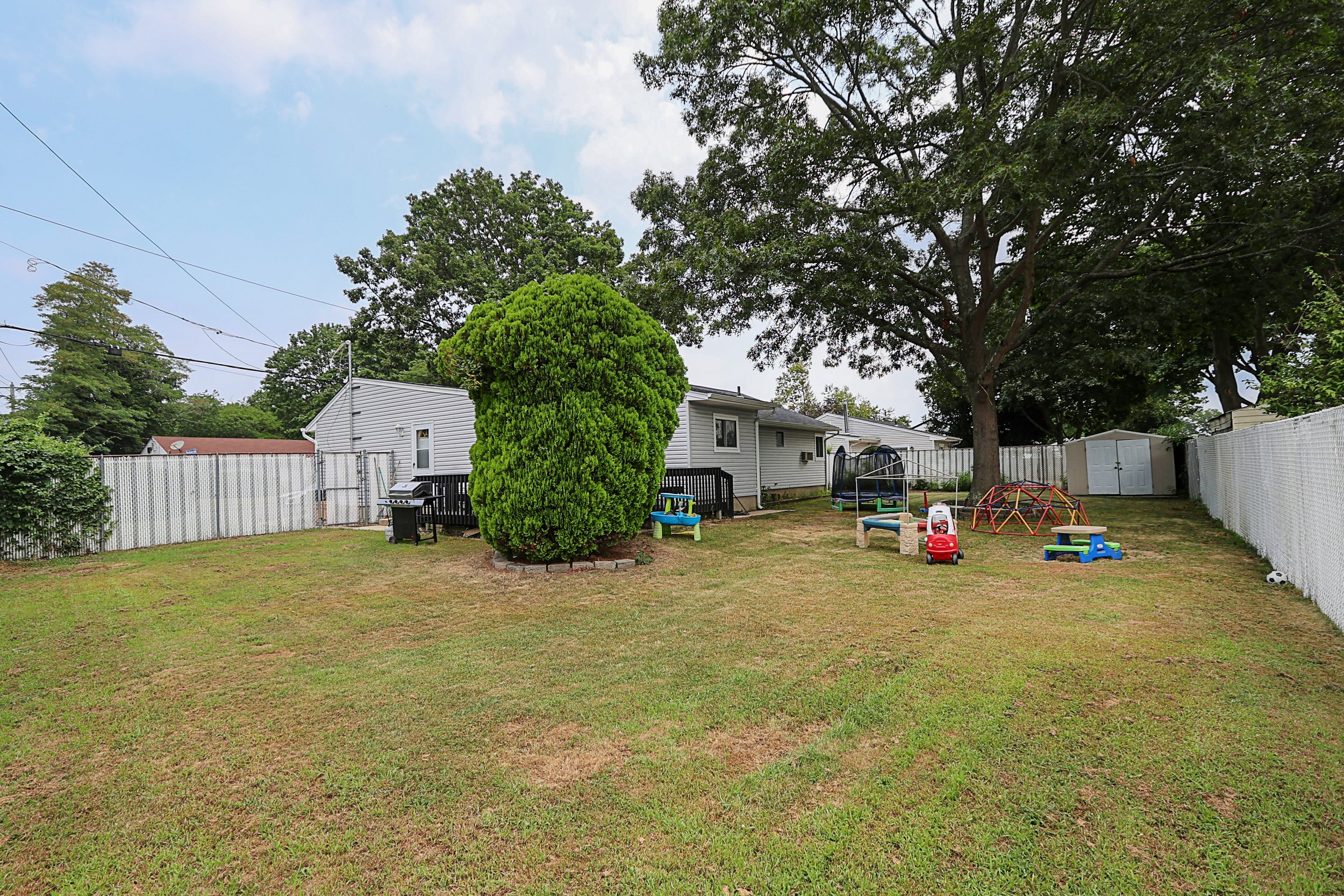 4 Naples Ave, Central Islip 25.JPG