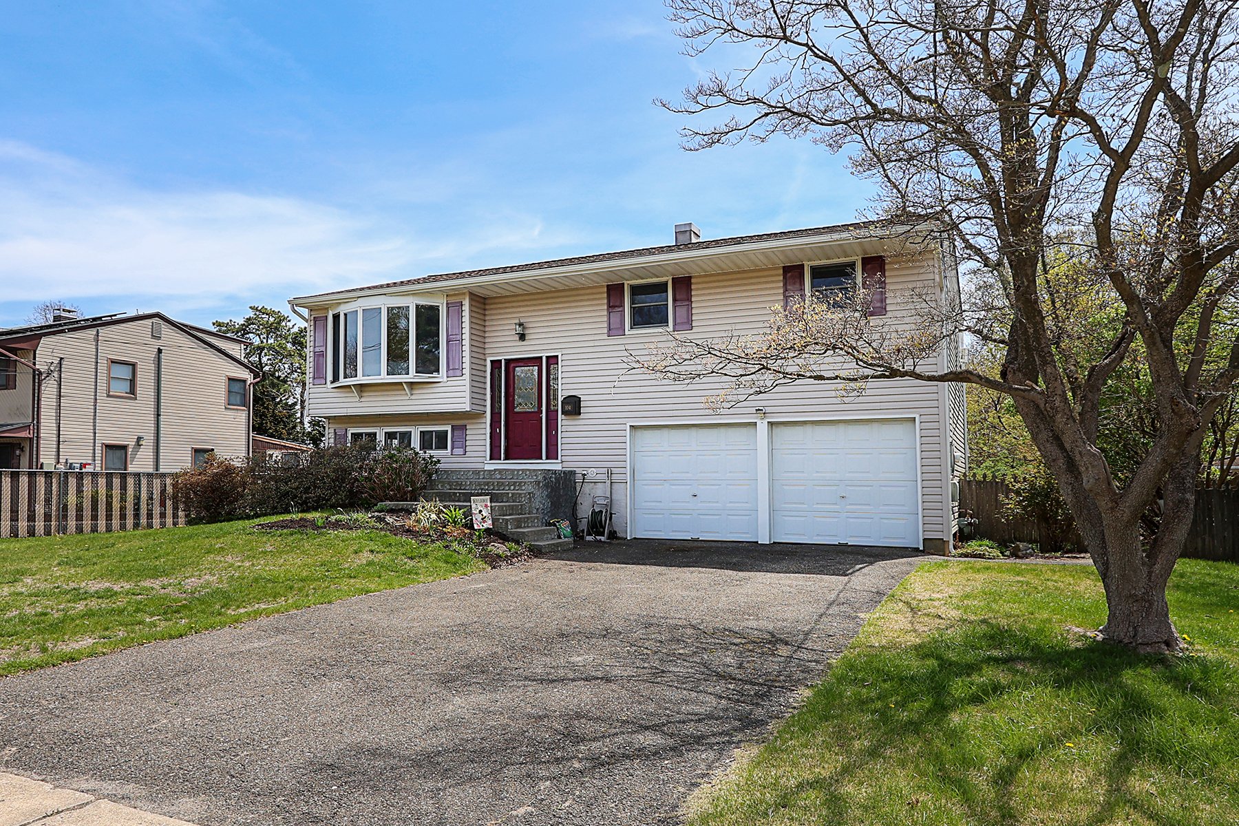 104 Utica St, Bay Shore 3.JPG