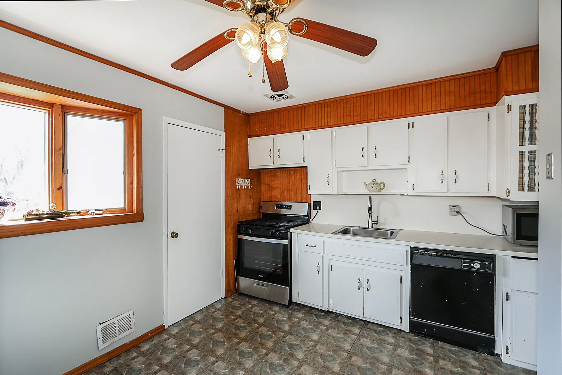 104 Utica St, Bay Shore 14.JPG