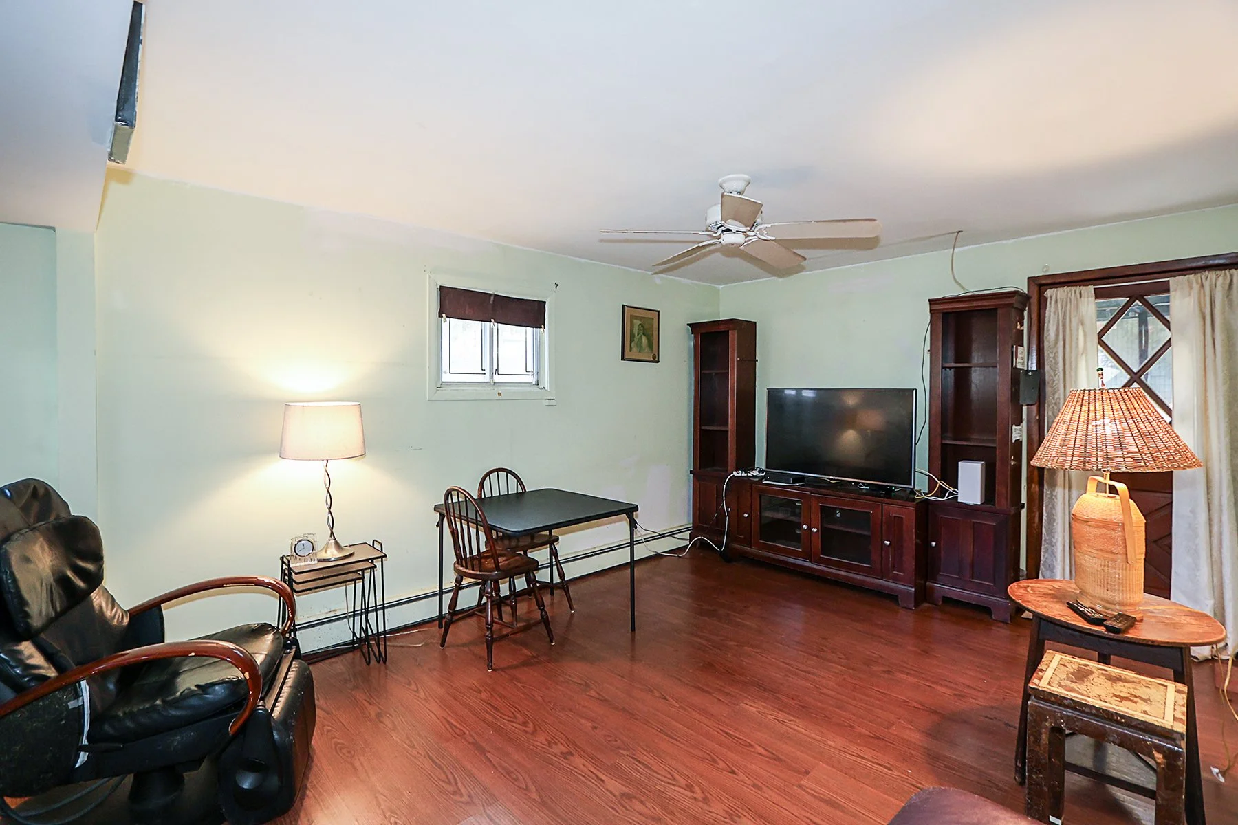 12 Friends Ln, Westbury 4.JPG