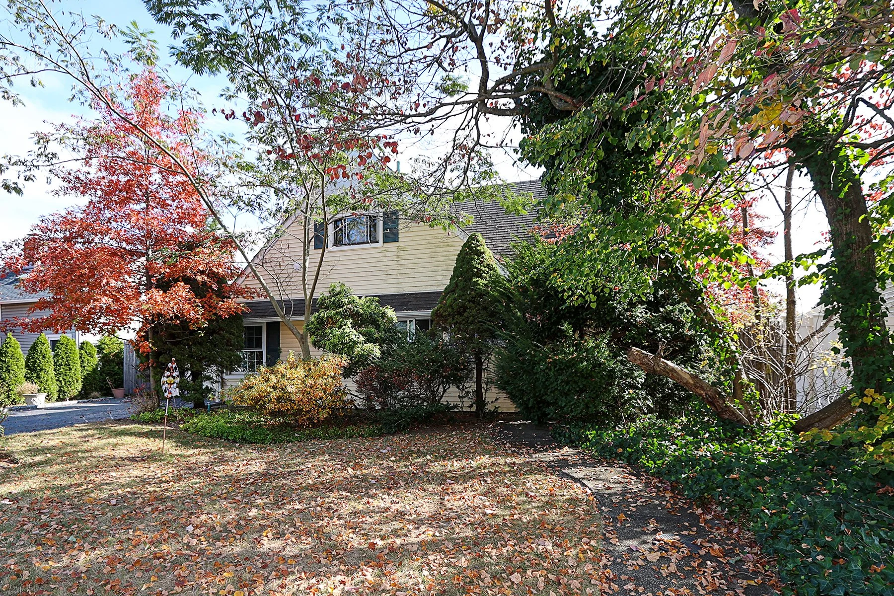 12 Friends Ln, Westbury 3.JPG