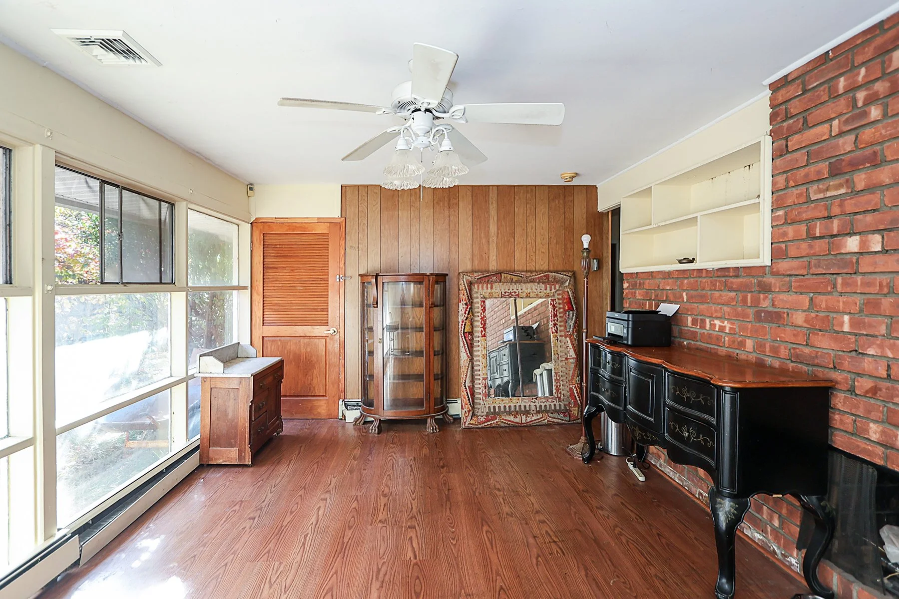 12 Friends Ln, Westbury 11.JPG