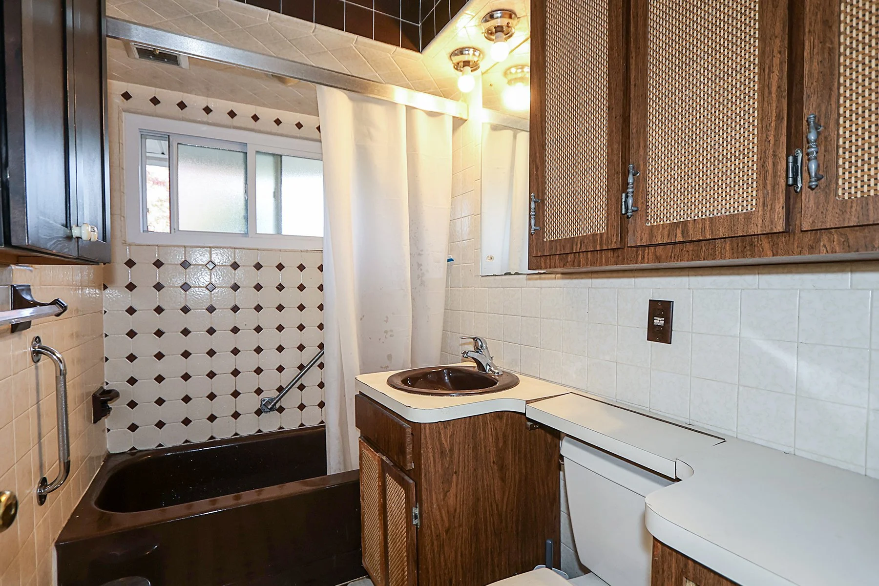 12 Friends Ln, Westbury 16.JPG
