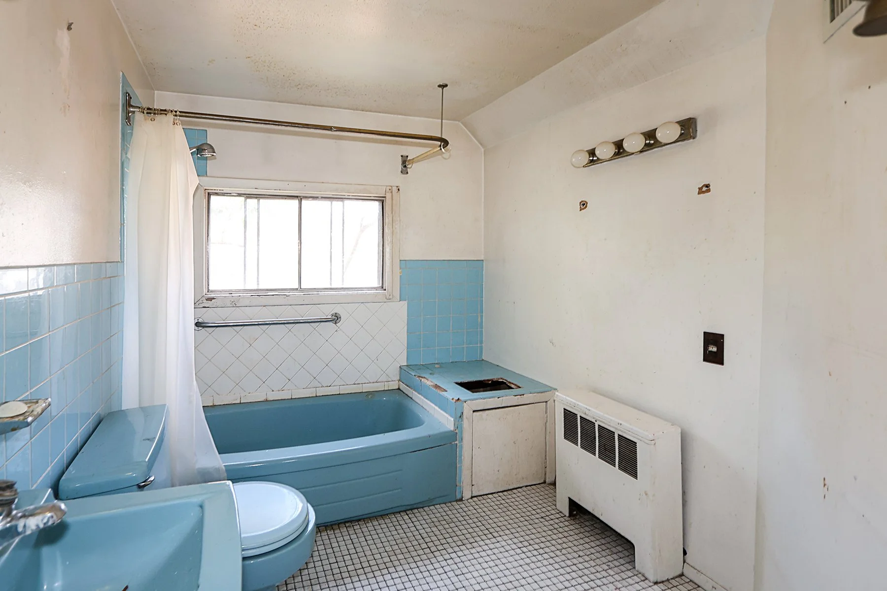 12 Friends Ln, Westbury 19.JPG