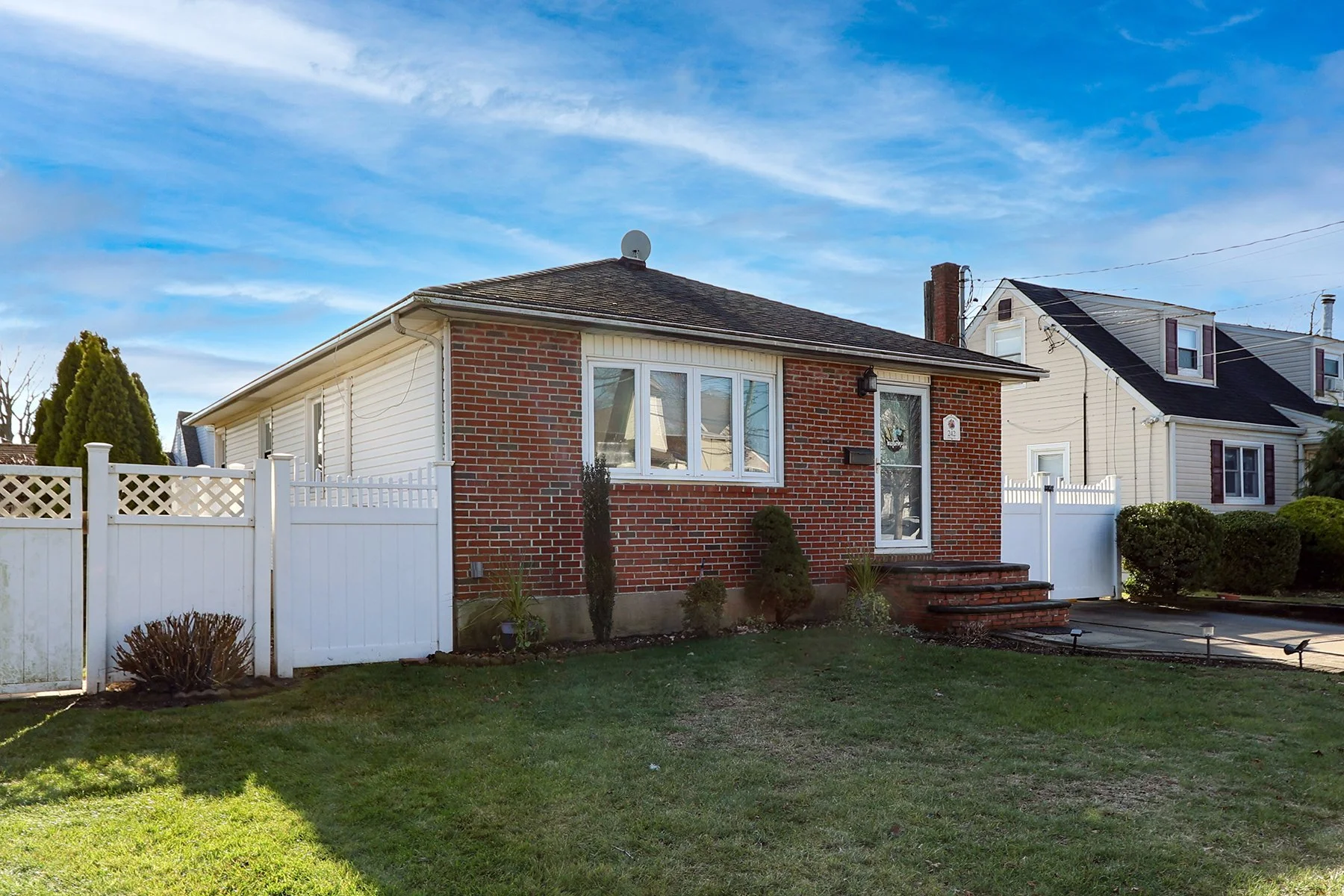 242 N Kings Ave, Massapequa 3.JPG