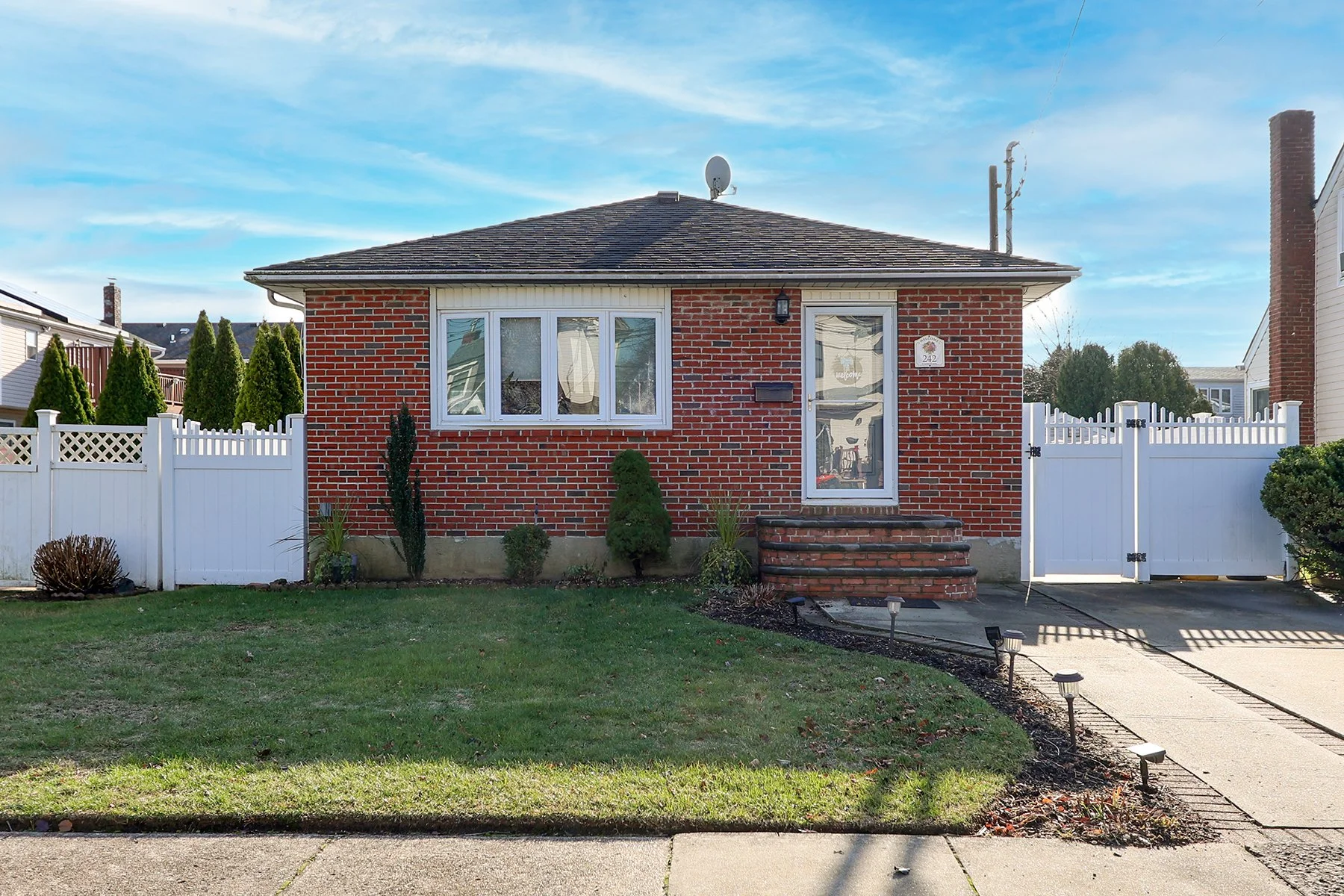 242 N Kings Ave, Massapequa 2.JPG