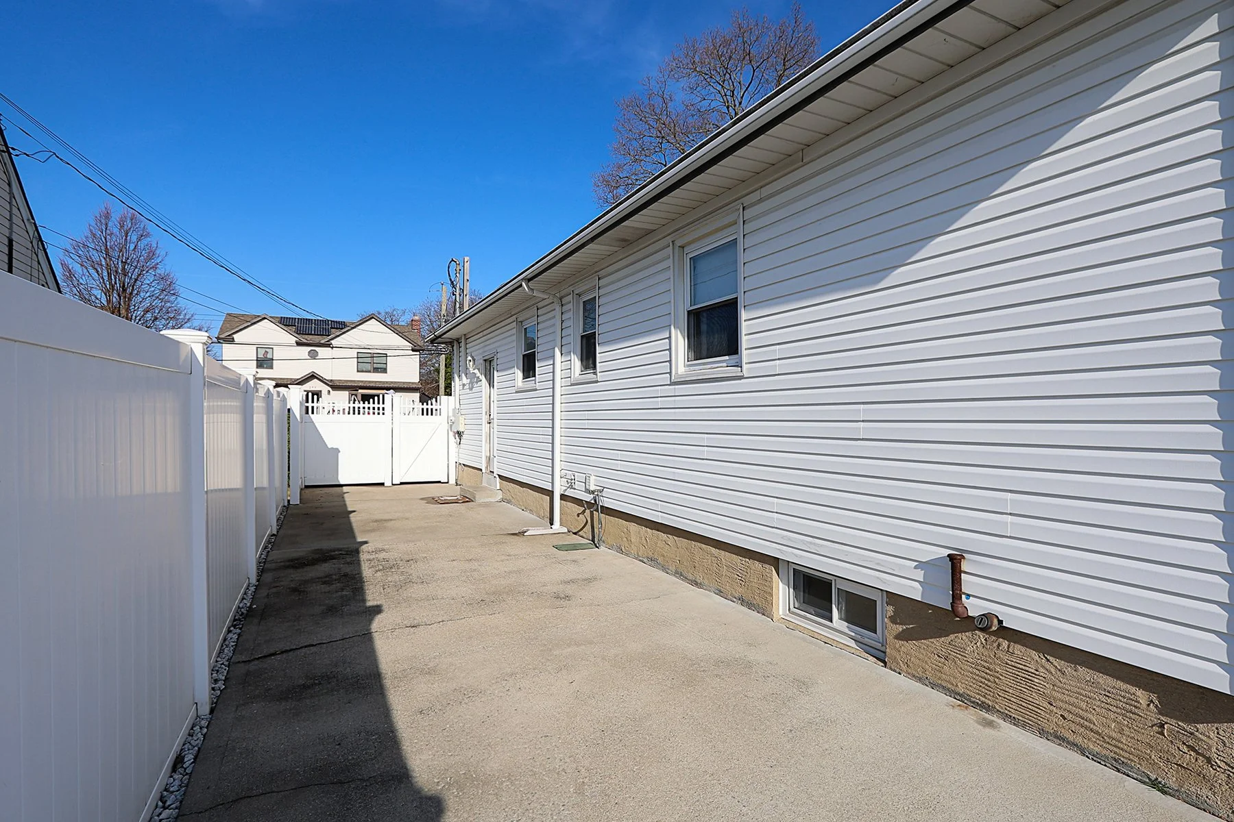 242 N Kings Ave, Massapequa 32.JPG