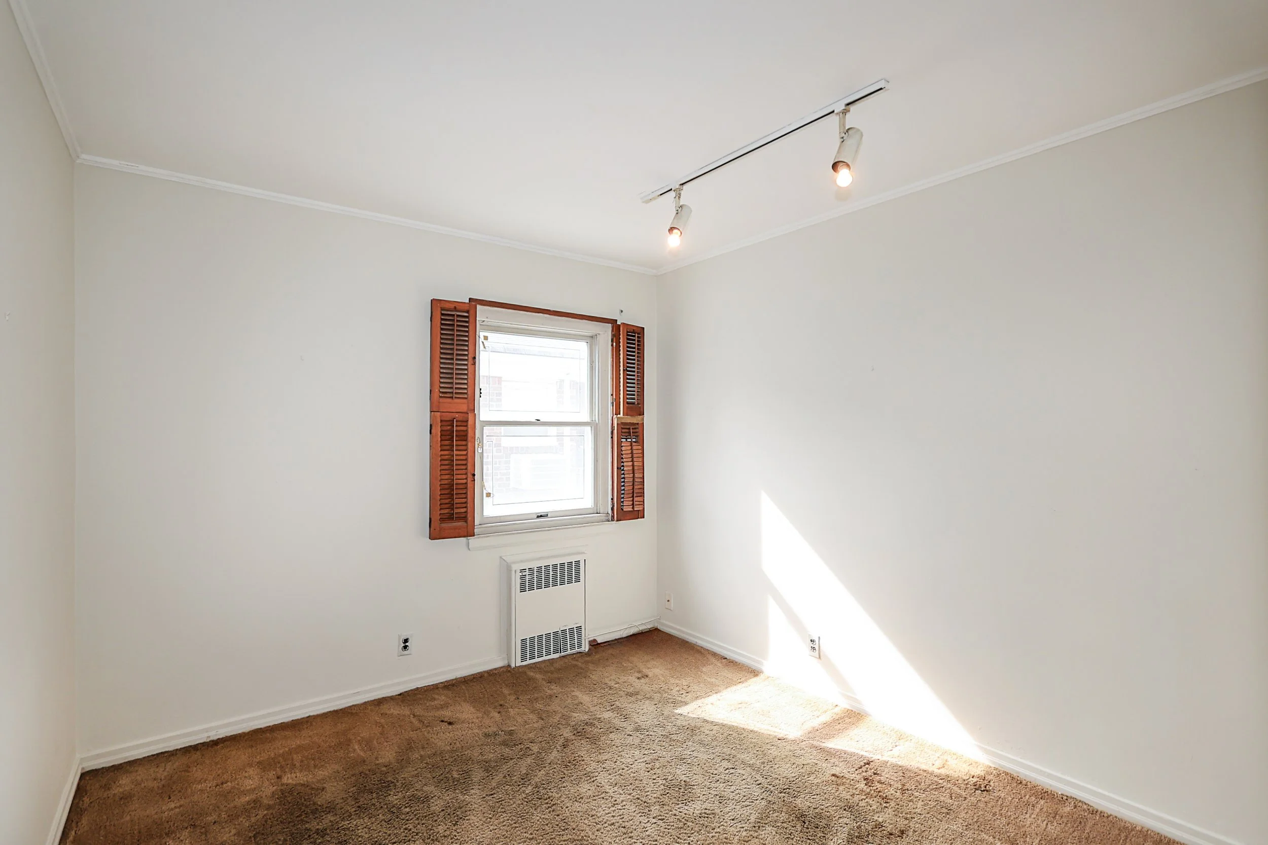 7-07 147th St, Whitestone 19.JPG