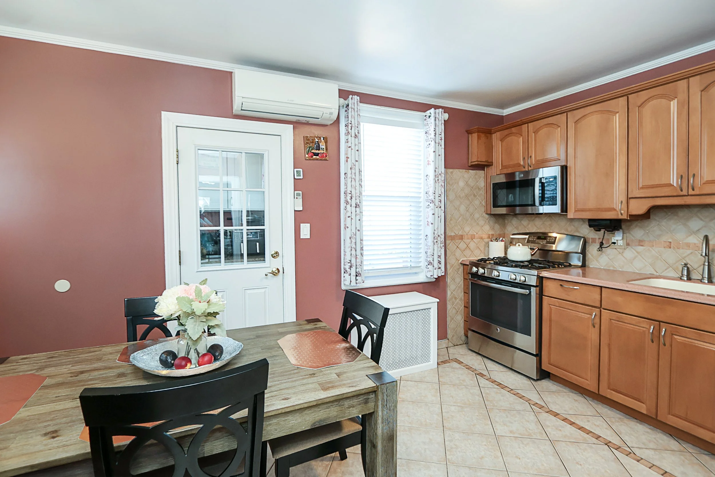 95-20 239th St, Floral Park 13.JPG