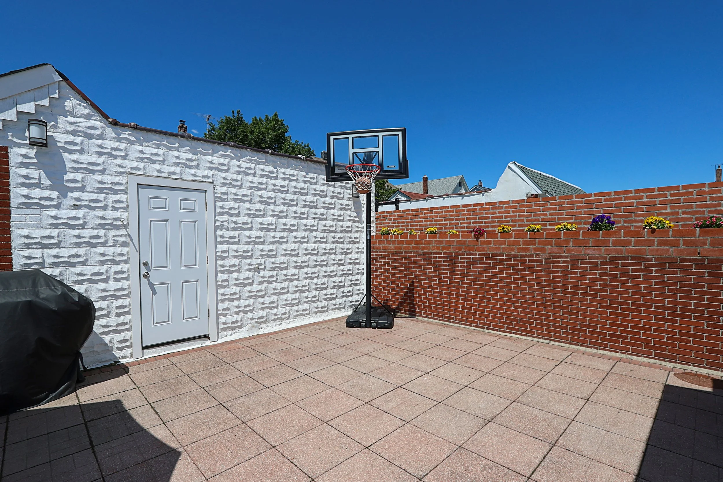 95-20 239th St, Floral Park 41.JPG