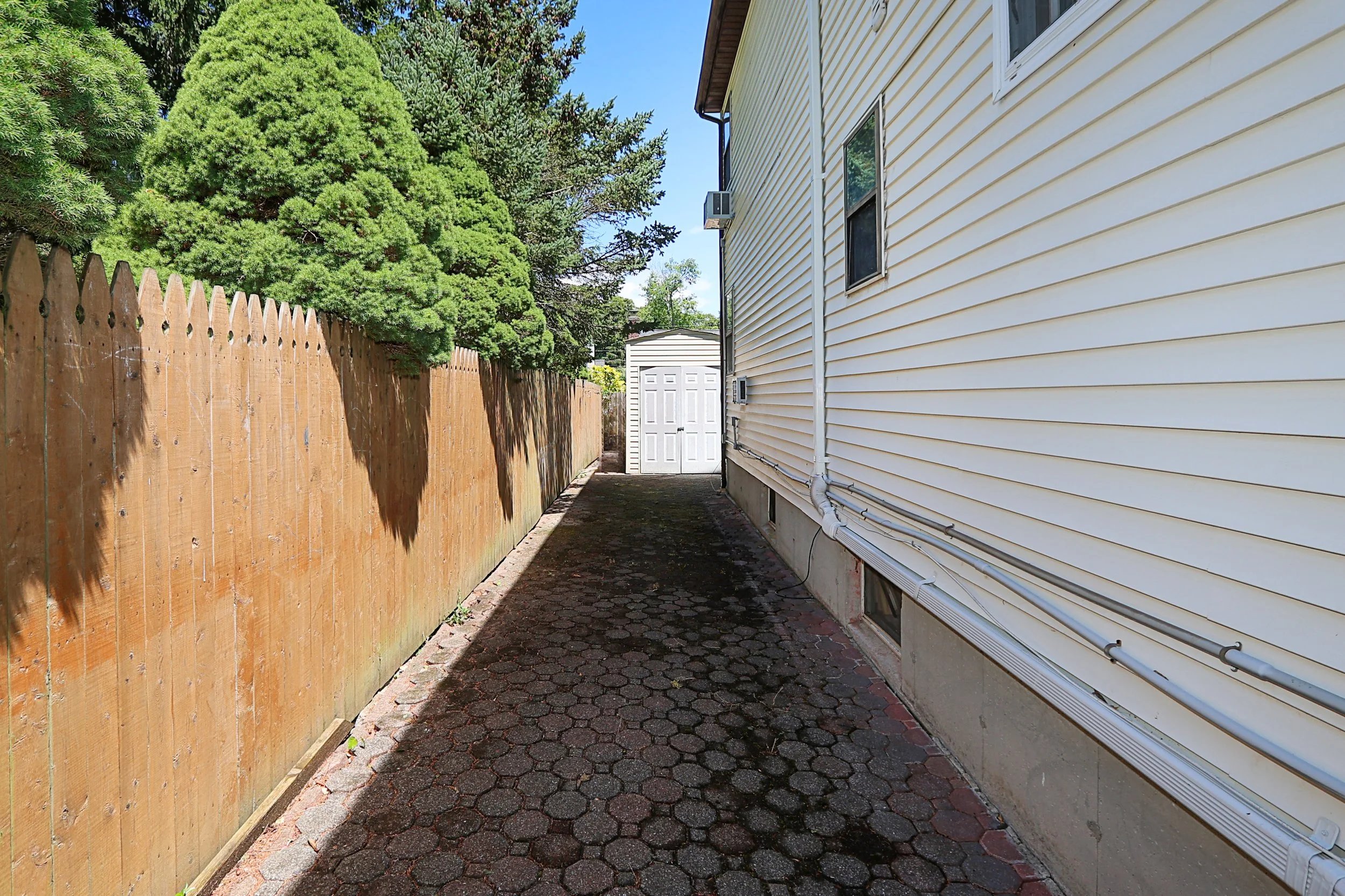 25a Reynolds St, Huntington Station 48.JPG