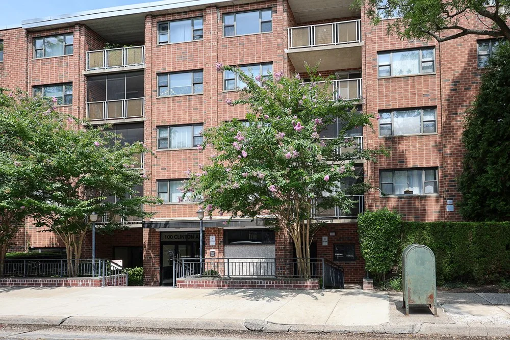 100 Clinton Ave, Mineola 2.JPG