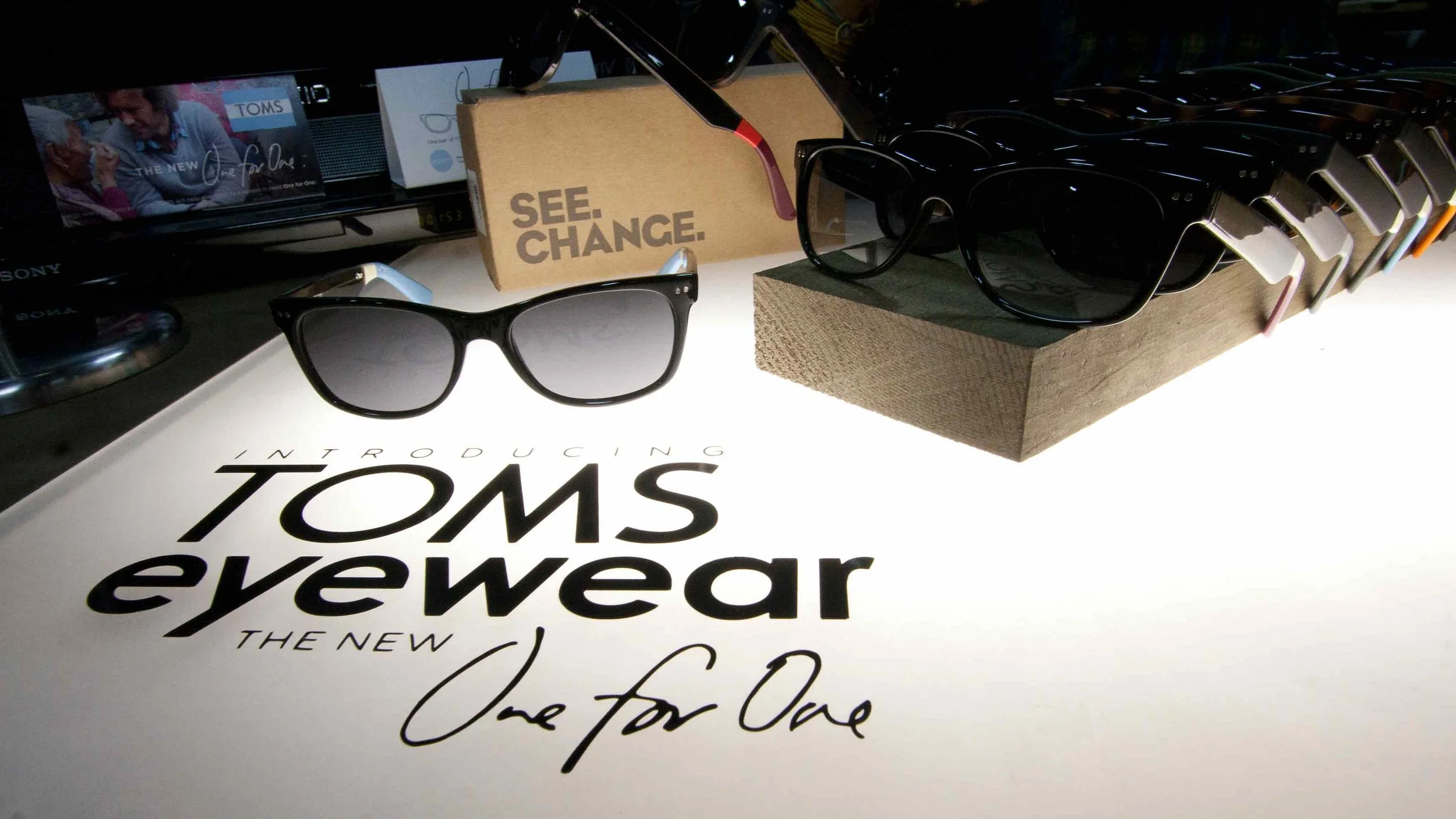 backlit glasses display for Toms