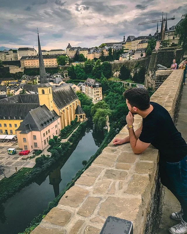 ✨EUROPE&rsquo;S MOST BEAUTIFUL BALCONY✨
- -
Chemin de la Corniche is a pedestrian promenade with stunning views of the city. This is a must do walk when you&rsquo;re in Lux City! Nothing like a beautiful stroll paired with so many instagrammable spot