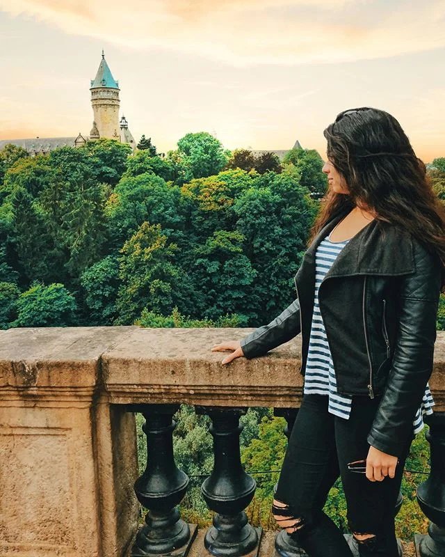 Luxembourg&rsquo;s local delicacies include potato pancakes and plum tart and you&rsquo;re right that has nothing to do with this pic..it&rsquo;s just lunch time and we&rsquo;re  hungry🙈 but now you know what foods to try when visiting Lux city! 😍
