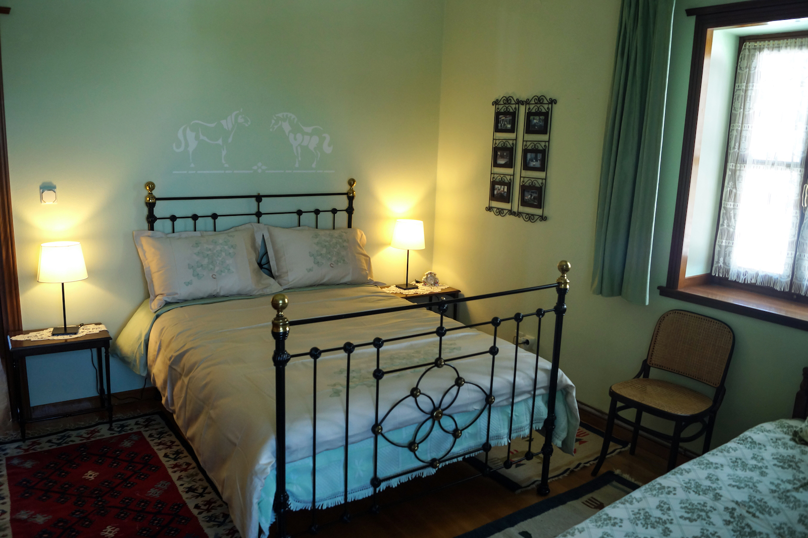 nymfaio-villa-arcturia-green-bedroom-6.jpg