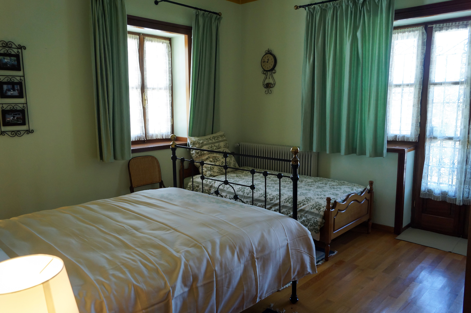 nymfaio-villa-arcturia-green-bedroom-5.jpg