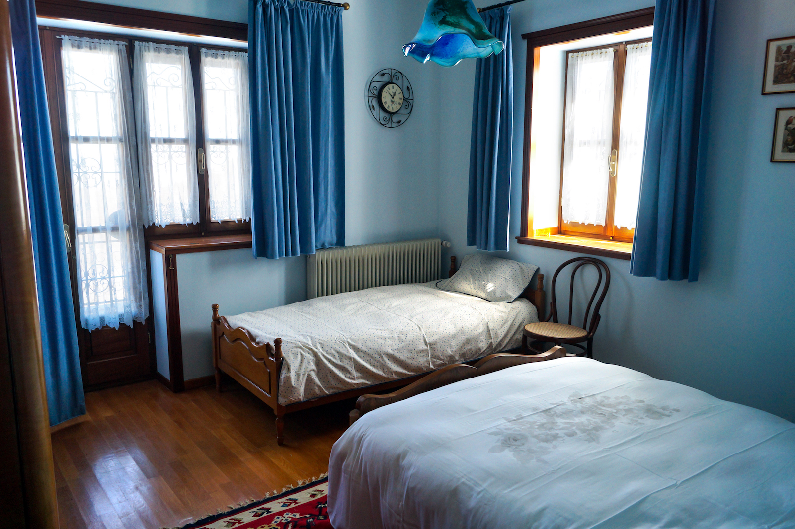 nymfaio-villa-arcturia-blue-bedroom-8.jpg