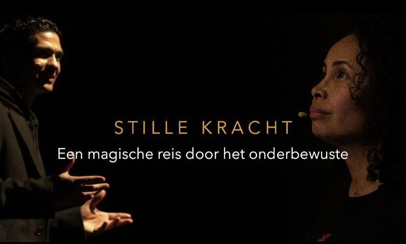 Stille kracht ; Tijdens dit exclusieve Theater Event maak je een magische reis door het onderbewuste door middel van ademwerk, hypnose én muziek..We nemen jou mee naar de kern van jouw roots, ongeacht waar je vandaan komt. Je kunt actief