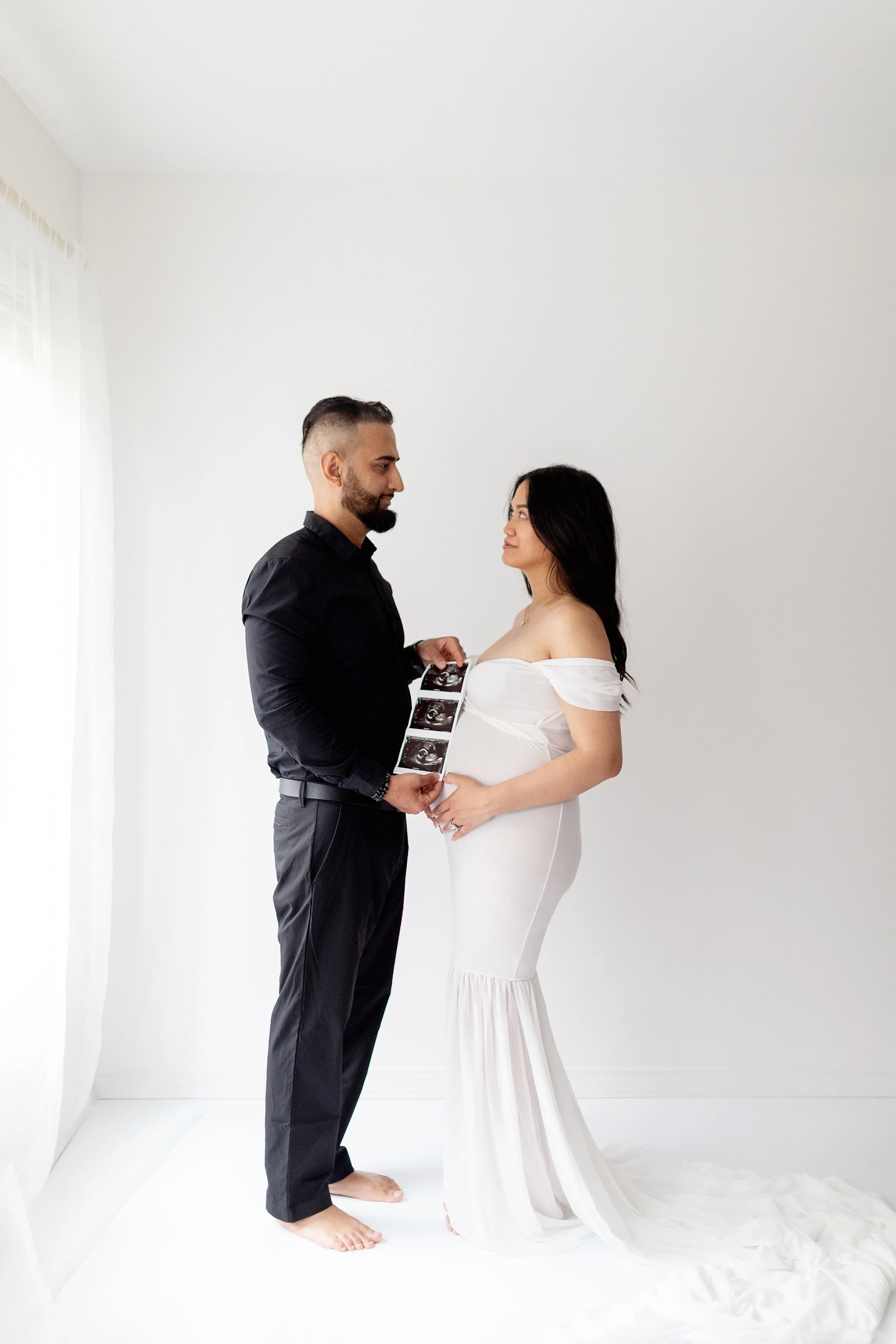 What to Wear for Maternity Photos in Durham Region (A Complete Style Guide)