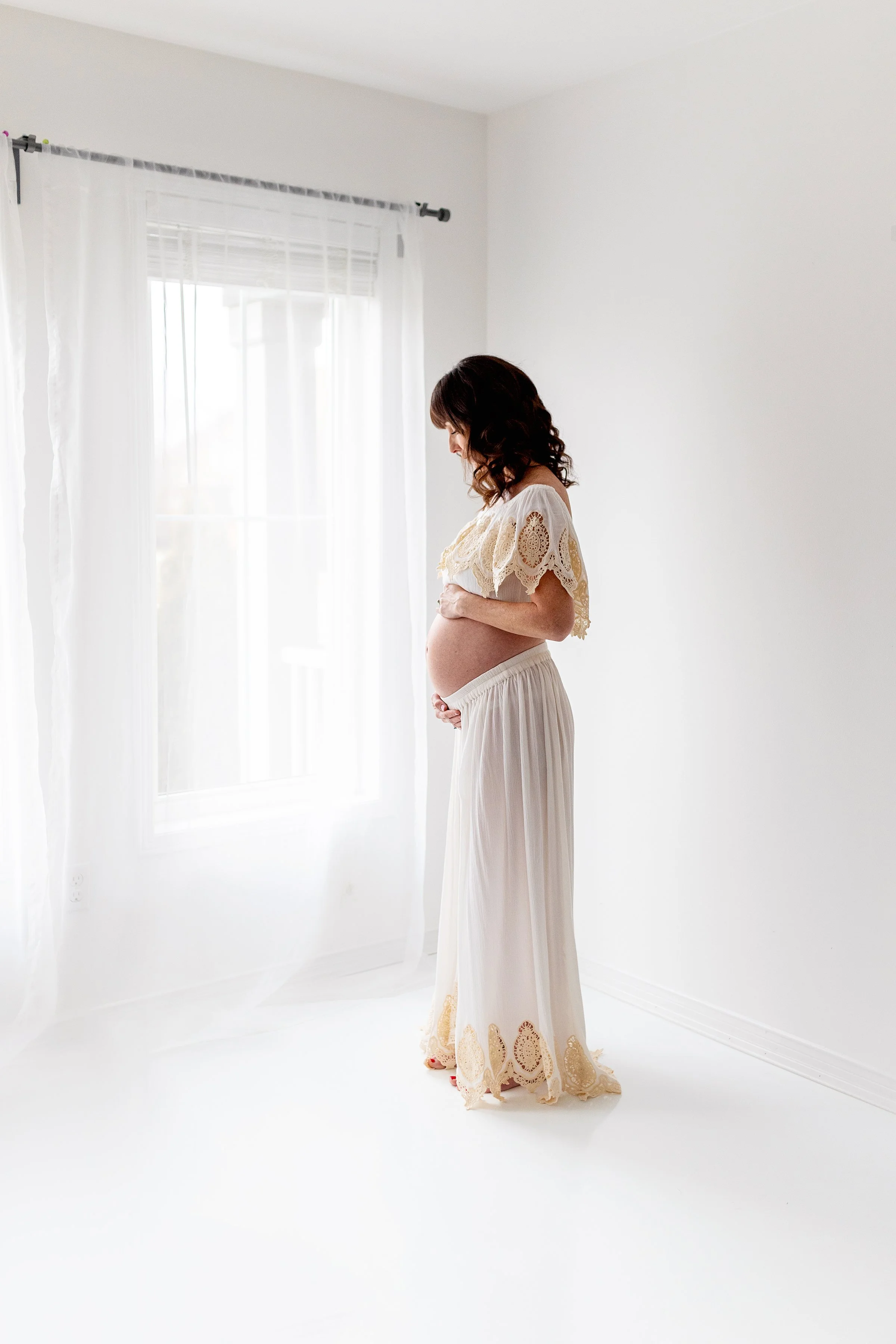 When Should You Book Maternity and Newborn Photos?