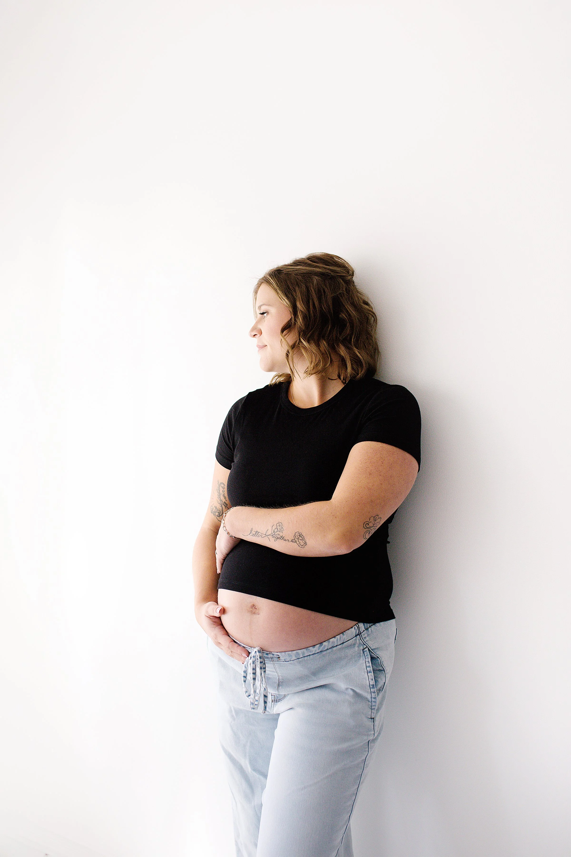 Maternity in black tee and jeans  Oshawa Photographer