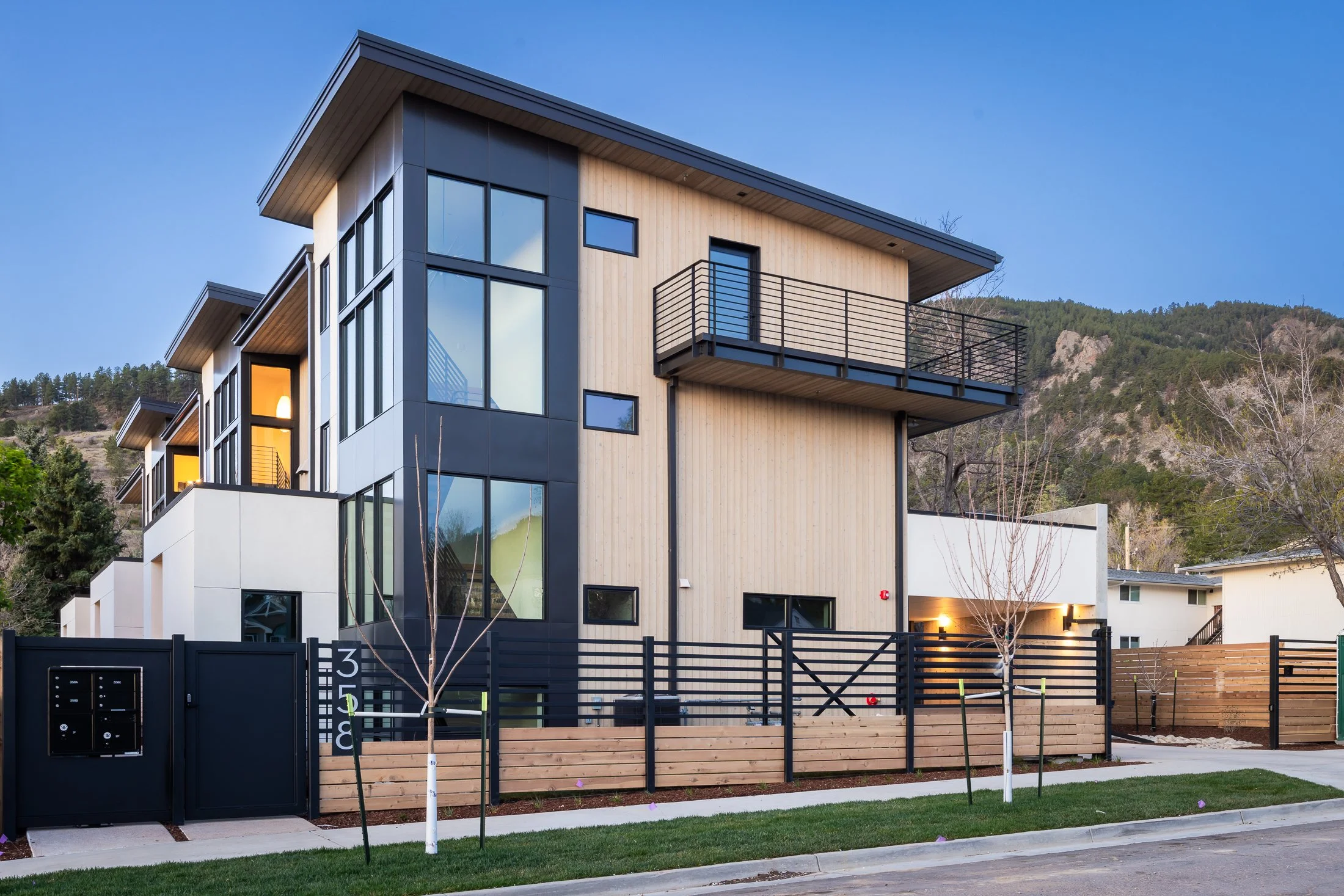 358 Arapahoe Ave - 06 - Web.jpg