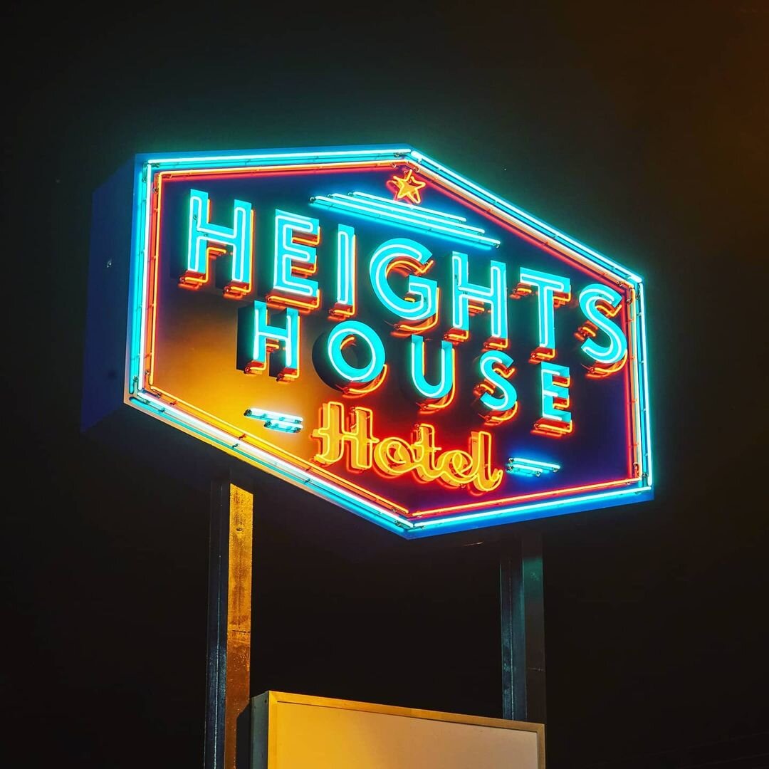 Logo & Signage: House Heights Hotel