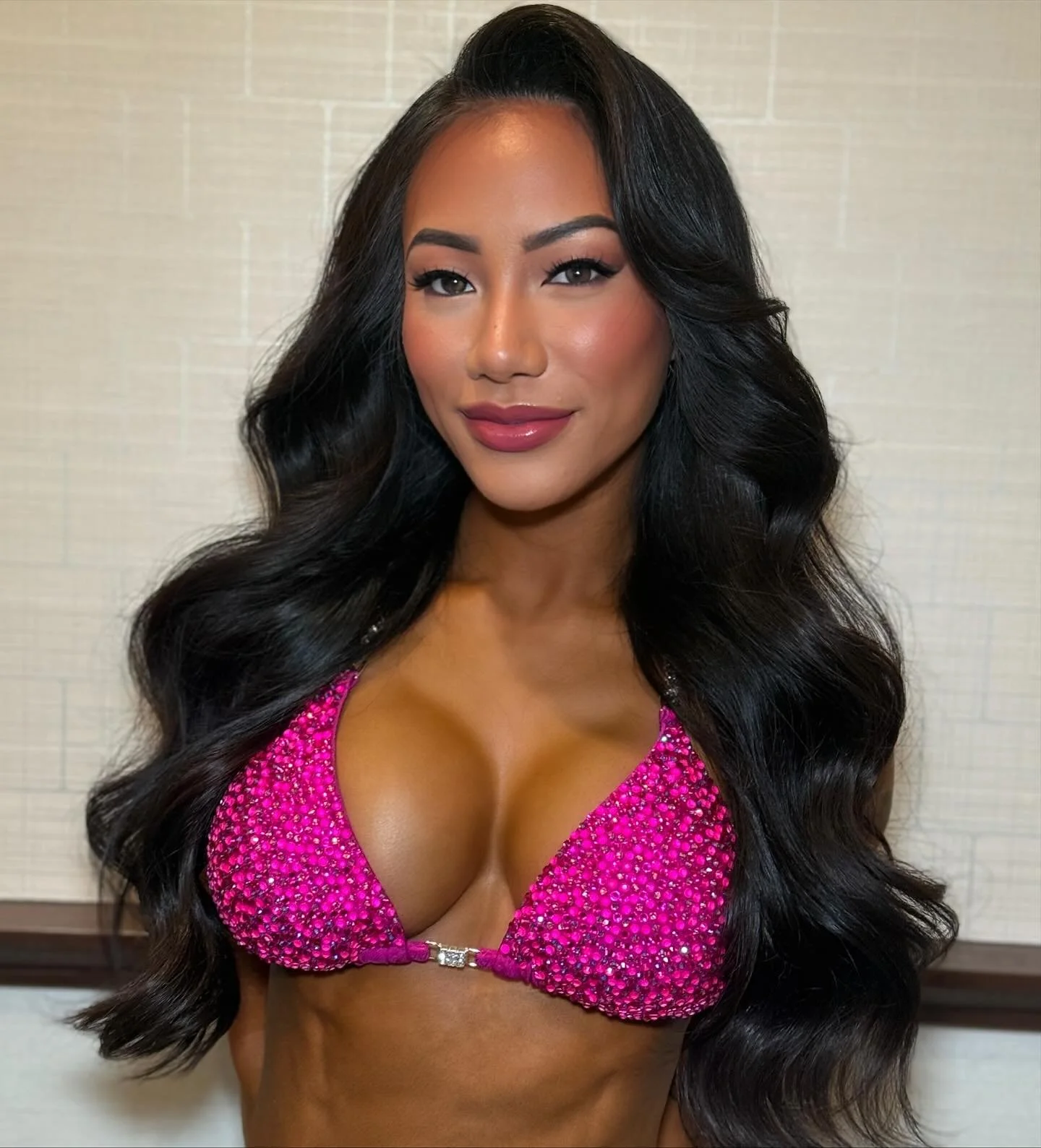 So many looks to post ✨

@fitwith.jess and I went with a very soft stage glam for the big stage and I thought it looked so stunning on her. 

And Cynthia did the gorgeous big voluminous waves that Jess loves so much. ✨

Makeup Amber 
Hair Cynthia 

?