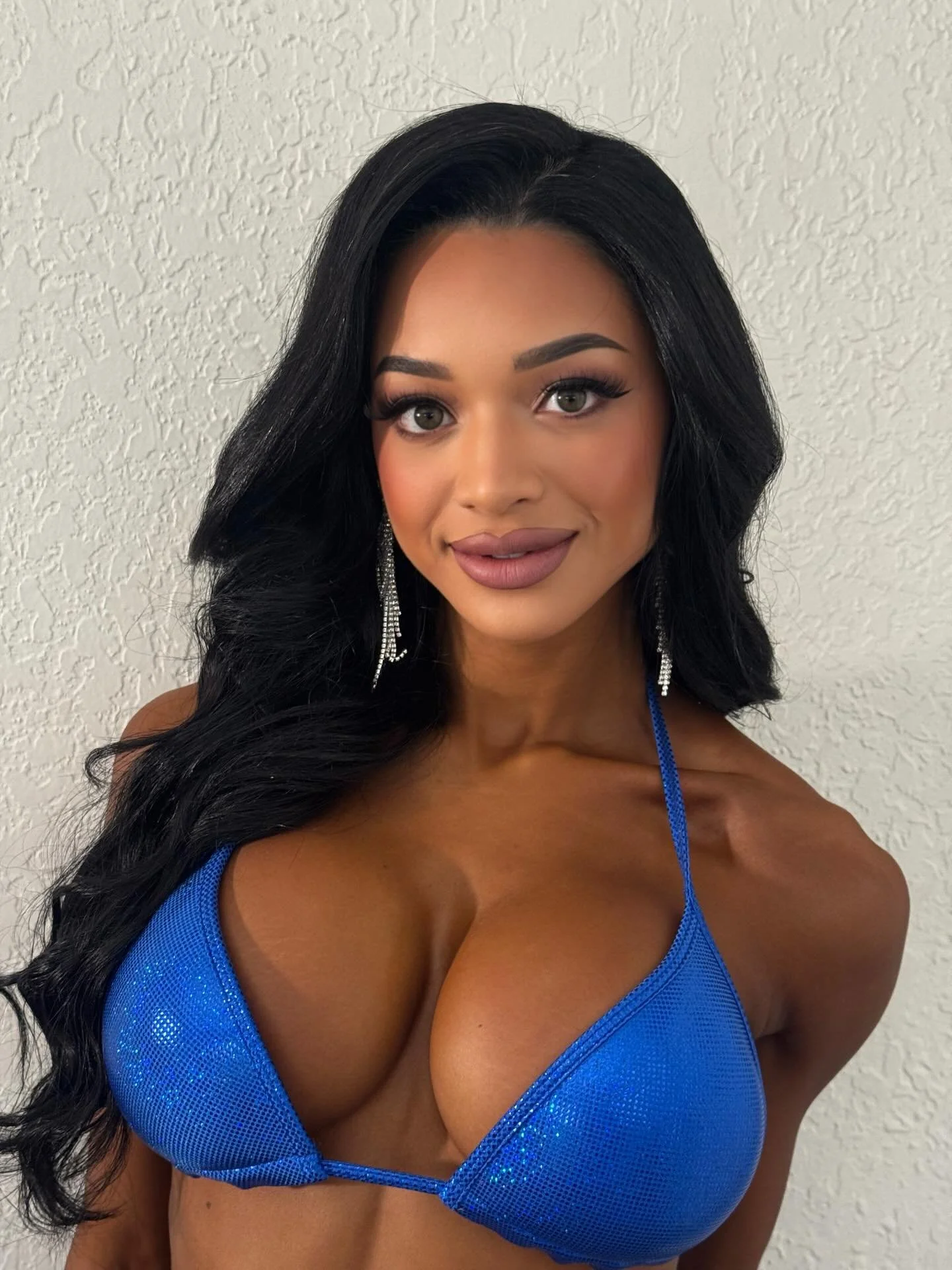 @carolcuaya 😍👸🏽
Makeup Lissa
Hair Natasha 

💜 Competing soon? Glam with us!
💻 Full schedule booking details and on our website.  Link in bio.

5/2/2026 &ndash; Valley of the Sun 
Chandler, AZ

5/8-9/2026 &ndash; NY Pro 
Teaneck, NJ

5/9/2026 &nd