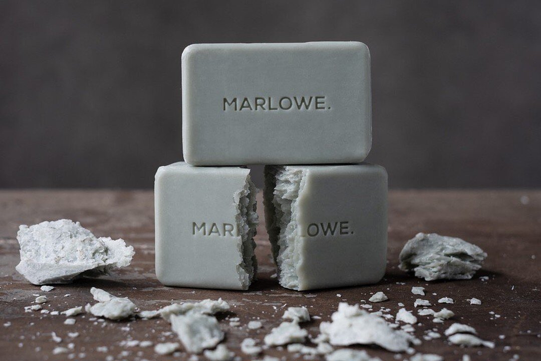 The @marlowe.skin No. 108 Polishing Soap Bar helps to lightly buff away dry skin for clean, smooth skin. ⁠
⁠
🥑 Avocado Oil ⁠
🧈 Shea Butter⁠
🎋 Bamboo Stem Powder⁠
⁠
Perfect for daily use!
⁠
#MarloweSkin #MarloweMan