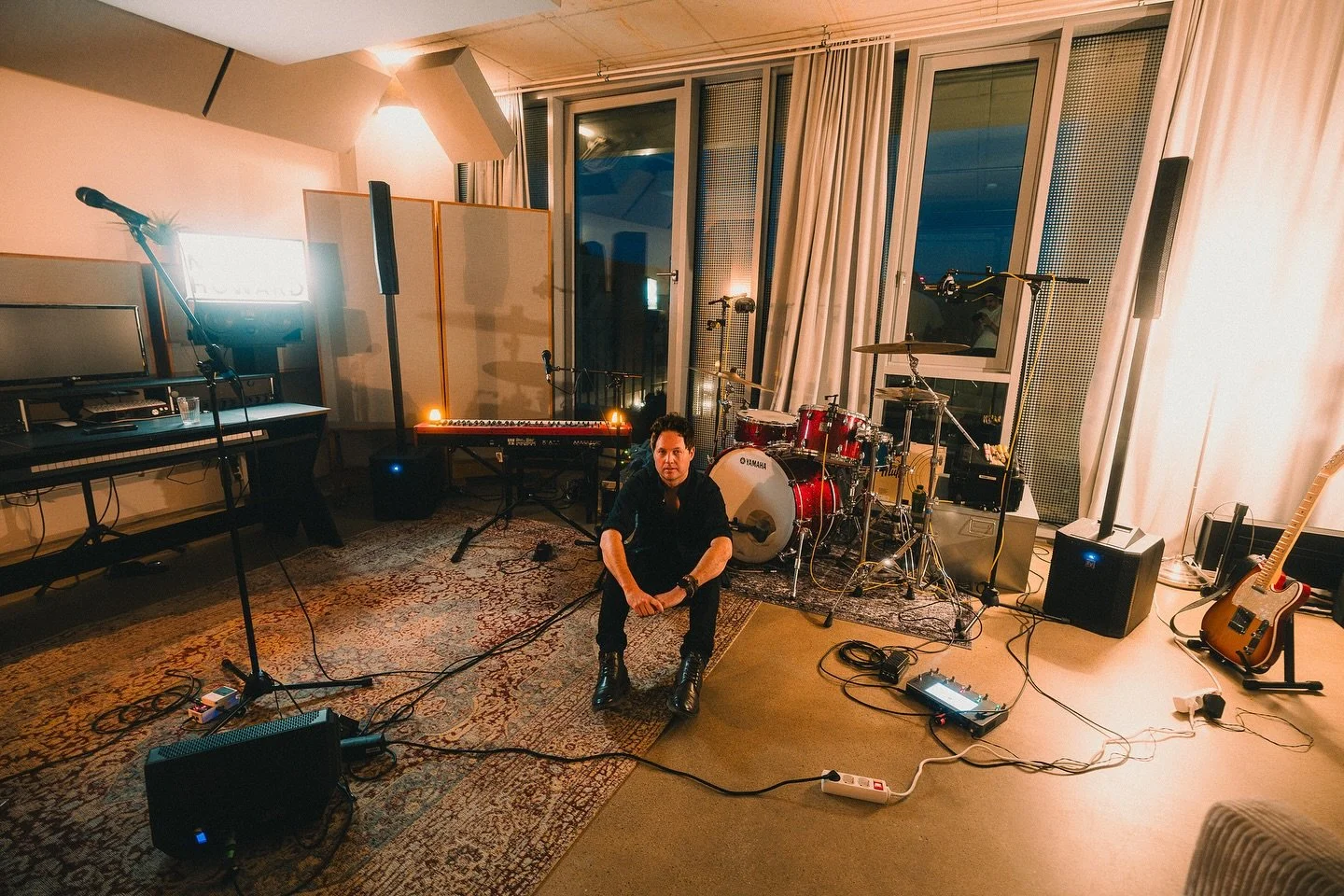 Recently had the chance to invite a few fans to watch us rehearse at @goatstudiokoeln courtesy of @electrovoiceofficial - love these intimate and impromptu experiences!

Can&rsquo;t wait to be back with my headlining show on Feb 4th!

#rehearsal #sou