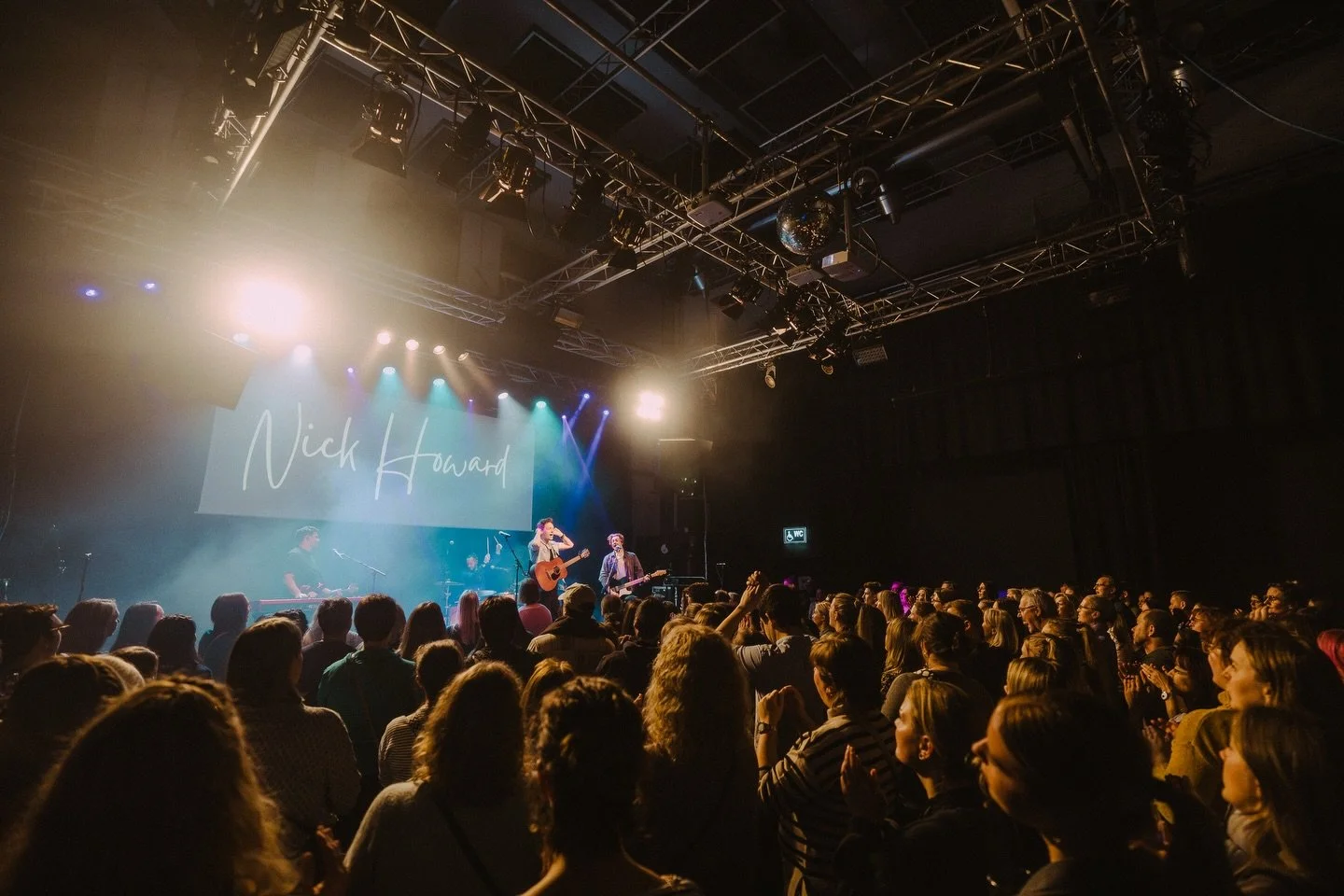 M&Uuml;NCHEN! Thank you for showing up and packing out our show for us, you guys sure know how to make a guy feel special :)

📸 @jamesxkay 

#munich #germany #concert #livemusic #m&uuml;nchen