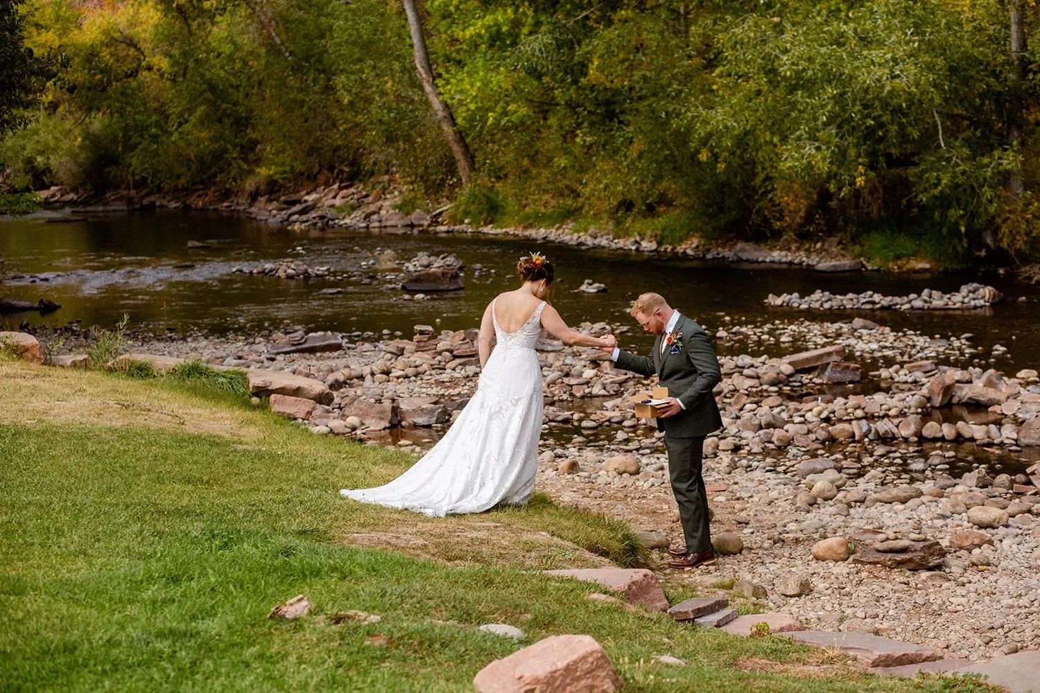 037_alchemycreative.net-planetblugrasswedding-kaceynik-361.webp