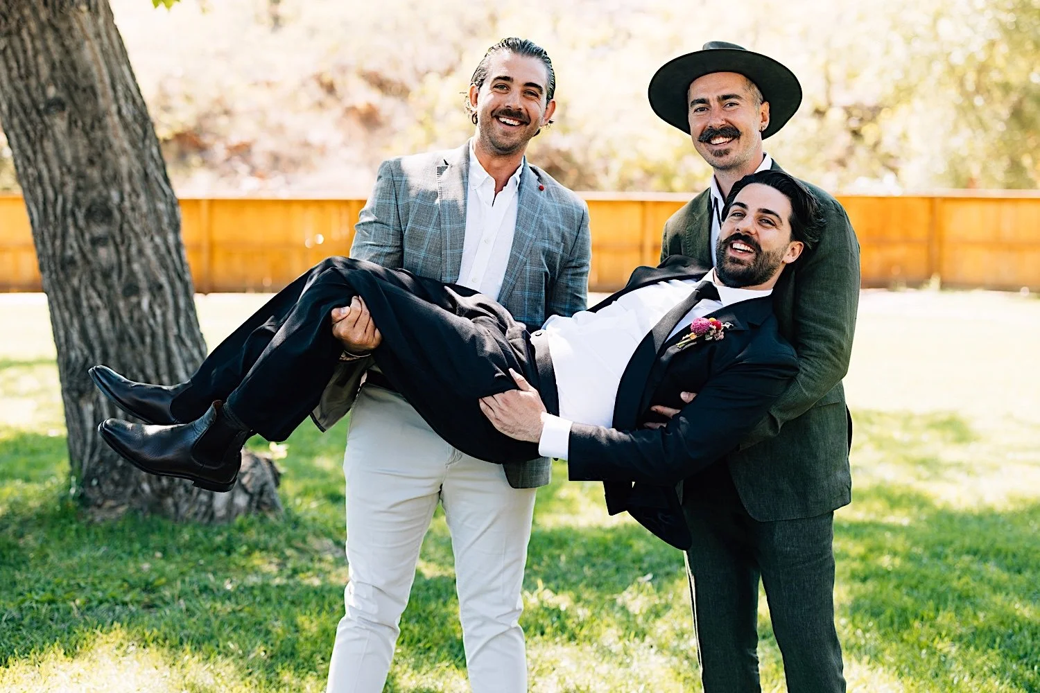 029_fun-groomsmen-wedding-portraits-in-colorado.jpg