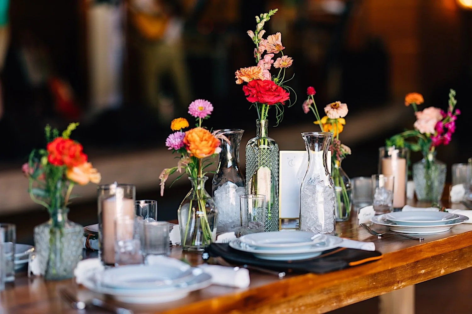 063_colorful-table-scape-for-summer-wedding-at-planet-bluegrass.jpg
