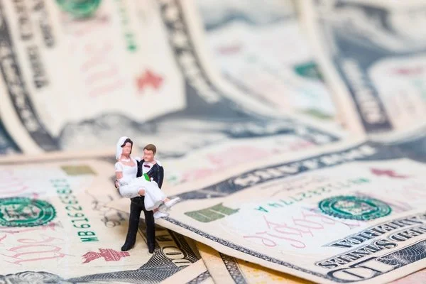 wedding-money-386249.jpg