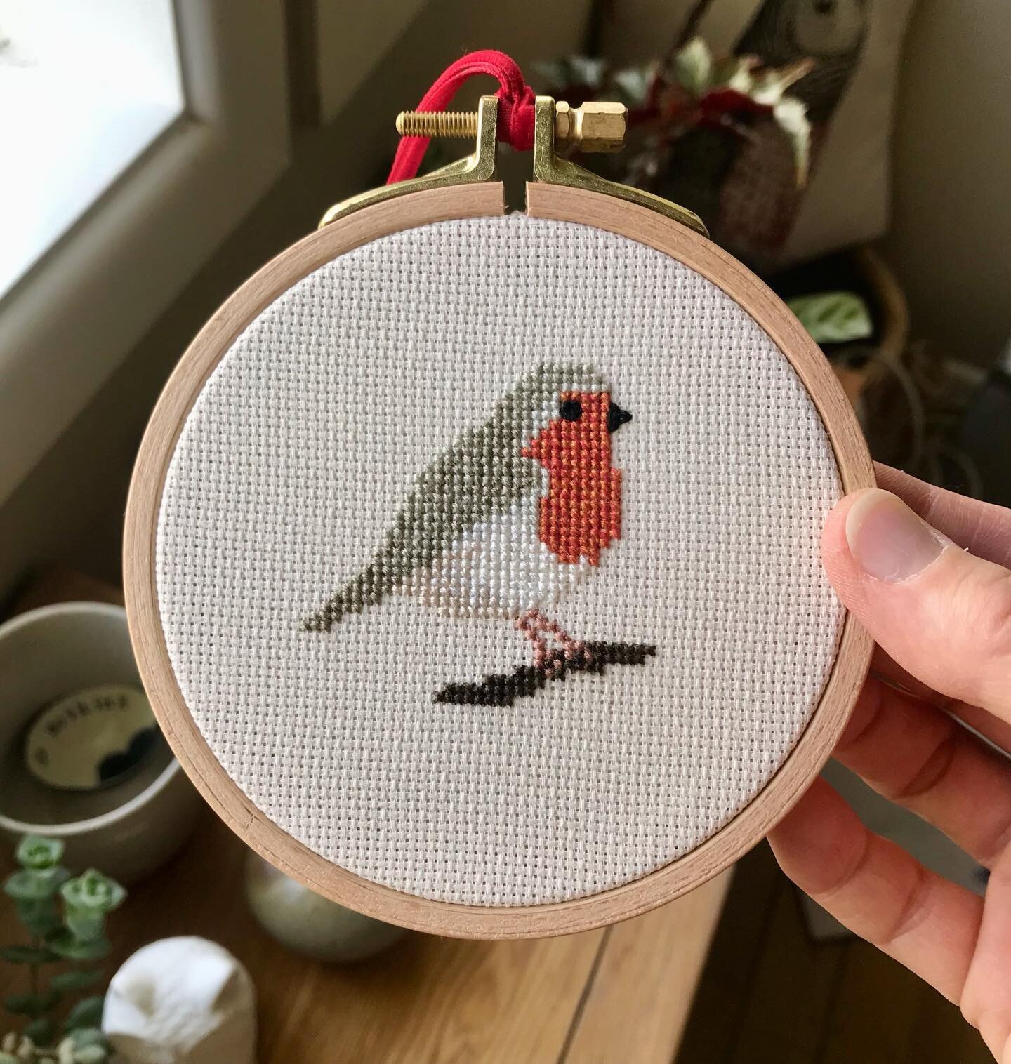 I seem to be on a cross stitch kick. A little robin for the tree 😍 Design by @hawthorntree_xs (and they have many more birds). I changed the design slightly so breast colour is a mix of orange and red.