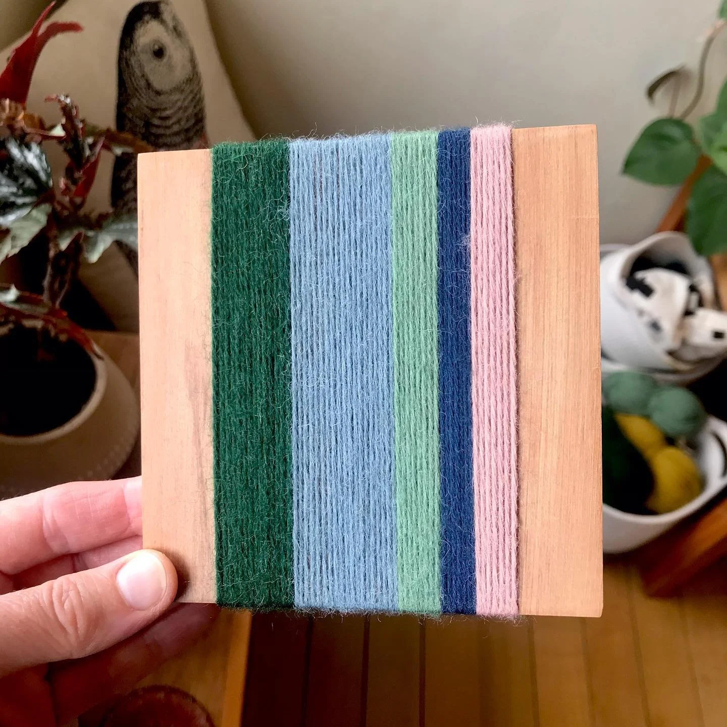 Another small weaving started! I&rsquo;m all about greeb, pink and blue at the moment.