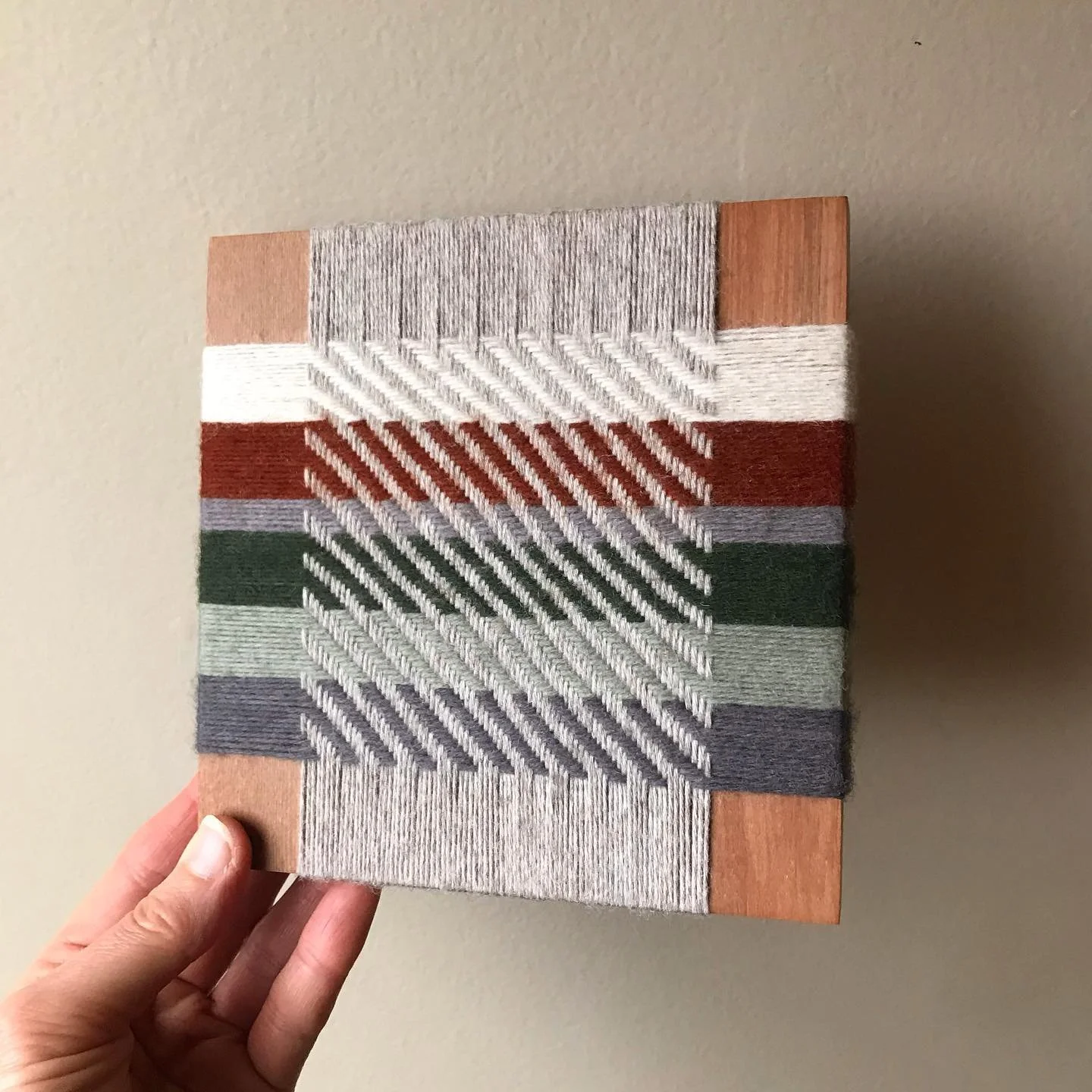 SOLD 🌸 New weaving! I wanted to try a single colour on the vertical to see what that was like. I think I prefer multi-colour, but there&rsquo;s something beautiful about the simplicity of this piece. If you&rsquo;d like to buy it drop me a DM. $30 p