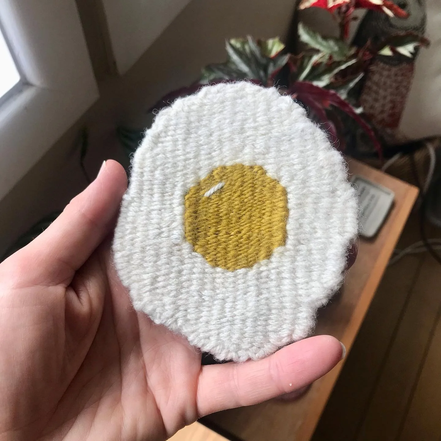 I wove my friend an egg 🍳🤗