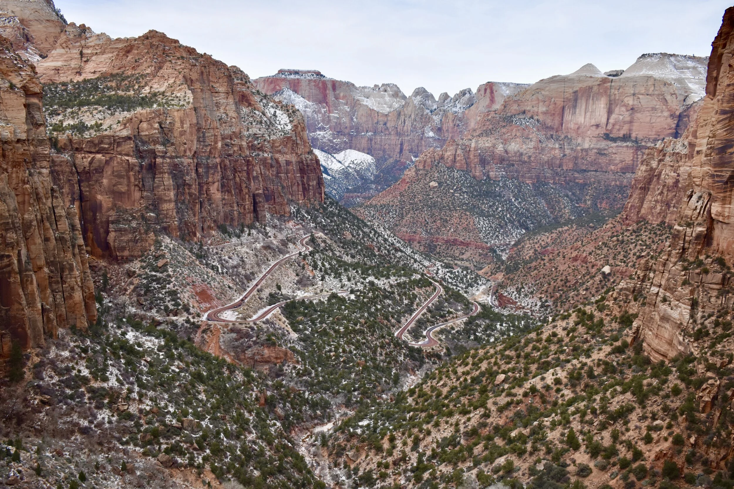 HIKING TO CANYON OVERLOOK TRAIL - ZION NATIONAL PARK