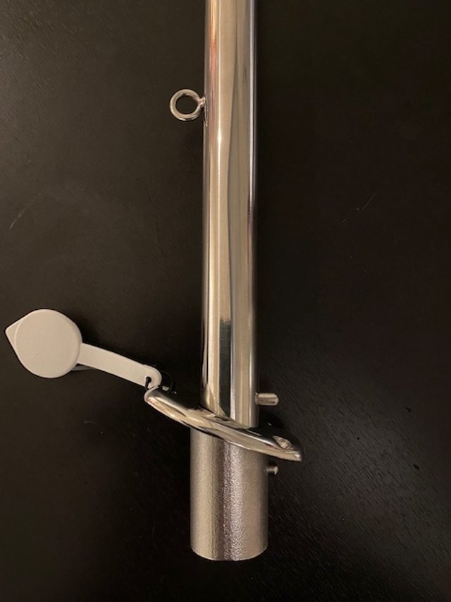 Flaggstang med feste.1..jpg